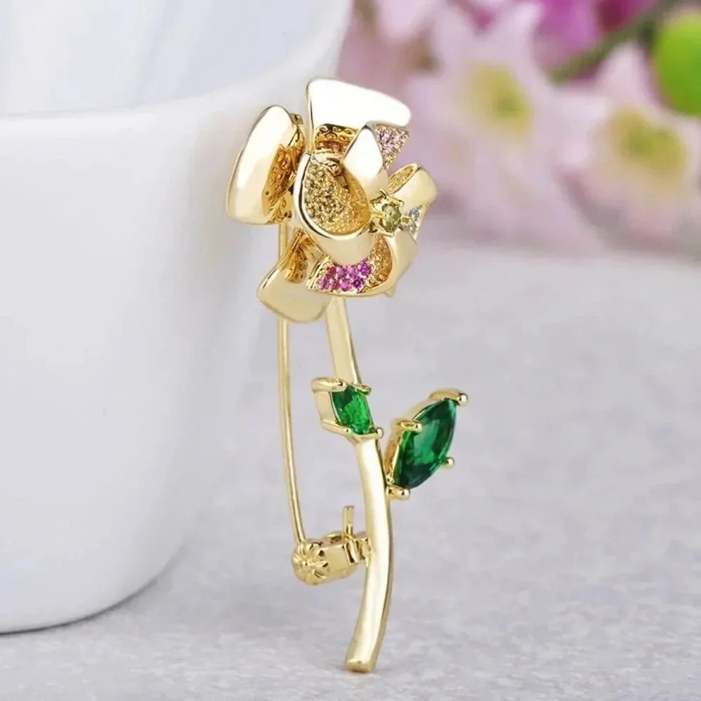 VQ Rotatable Windmill Brooch - Picture 2 of 8